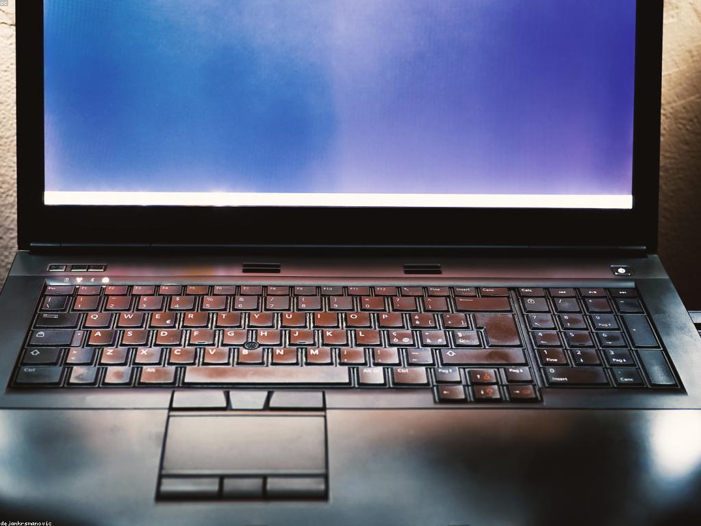 ឥទ្ធិពលនៃការទំនាក់ទំនងសង្គមលើភាពរីកចម្រើន និងការផ្លាស់ប្តូរ